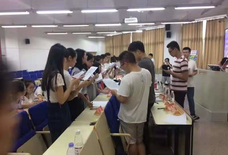 西南政法大学大学开展面试模拟大赛